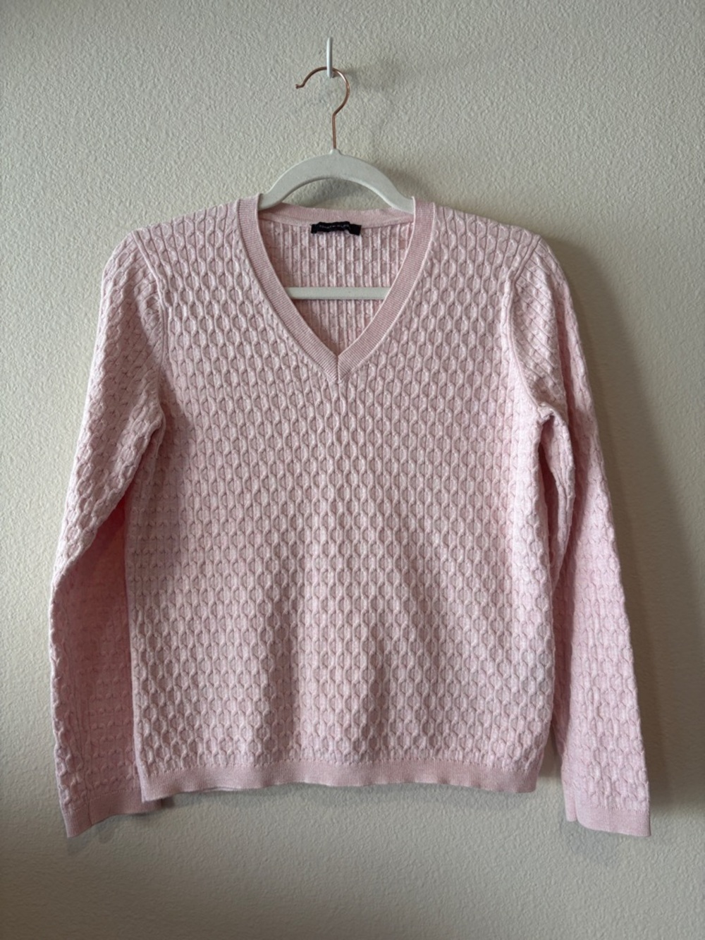 Tommy Hilfiger Light Pink V-Neck Sweater with chic stitch detailing NWOT